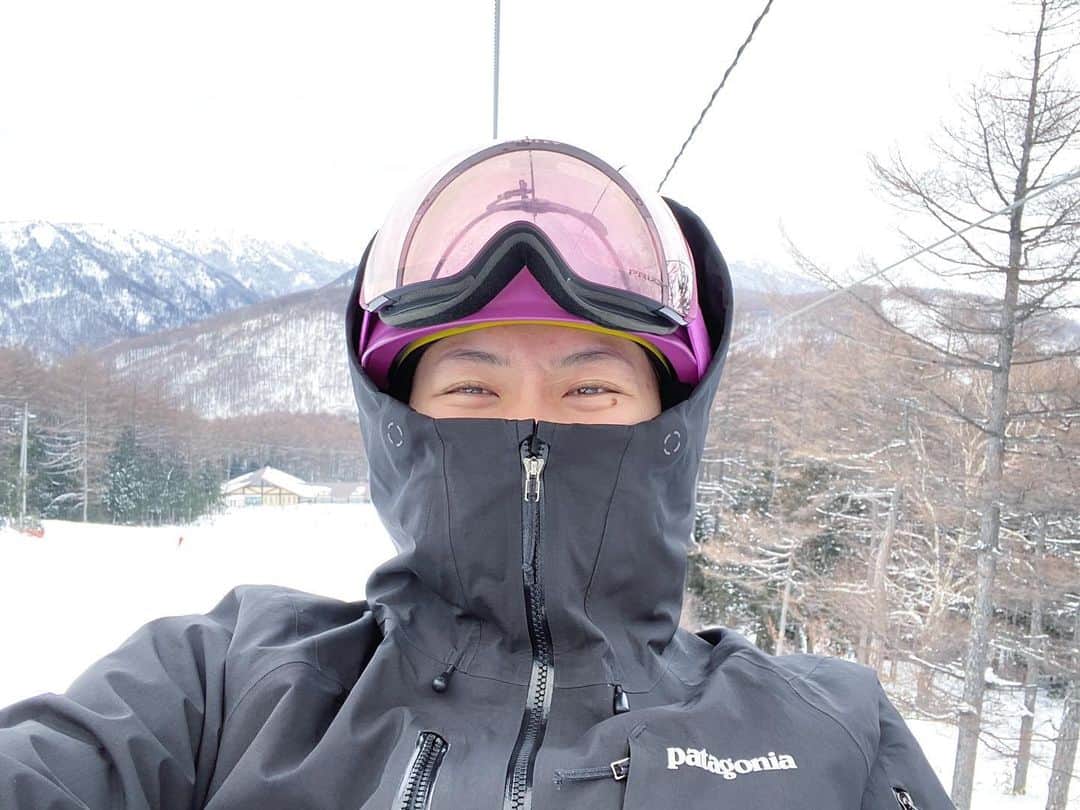 髙津奈々さんのインスタグラム写真 - (髙津奈々Instagram)「スキーで足を強化して⛷  フィンスイミングの練習の質もあげる🧜‍♀️  今年は頑張る🔥  今年も頑張る💪🏽  #スキー #フィンスイミング #トレーニング女子 #パウスレイヤー」2月26日 22時08分 - nanatakatsu