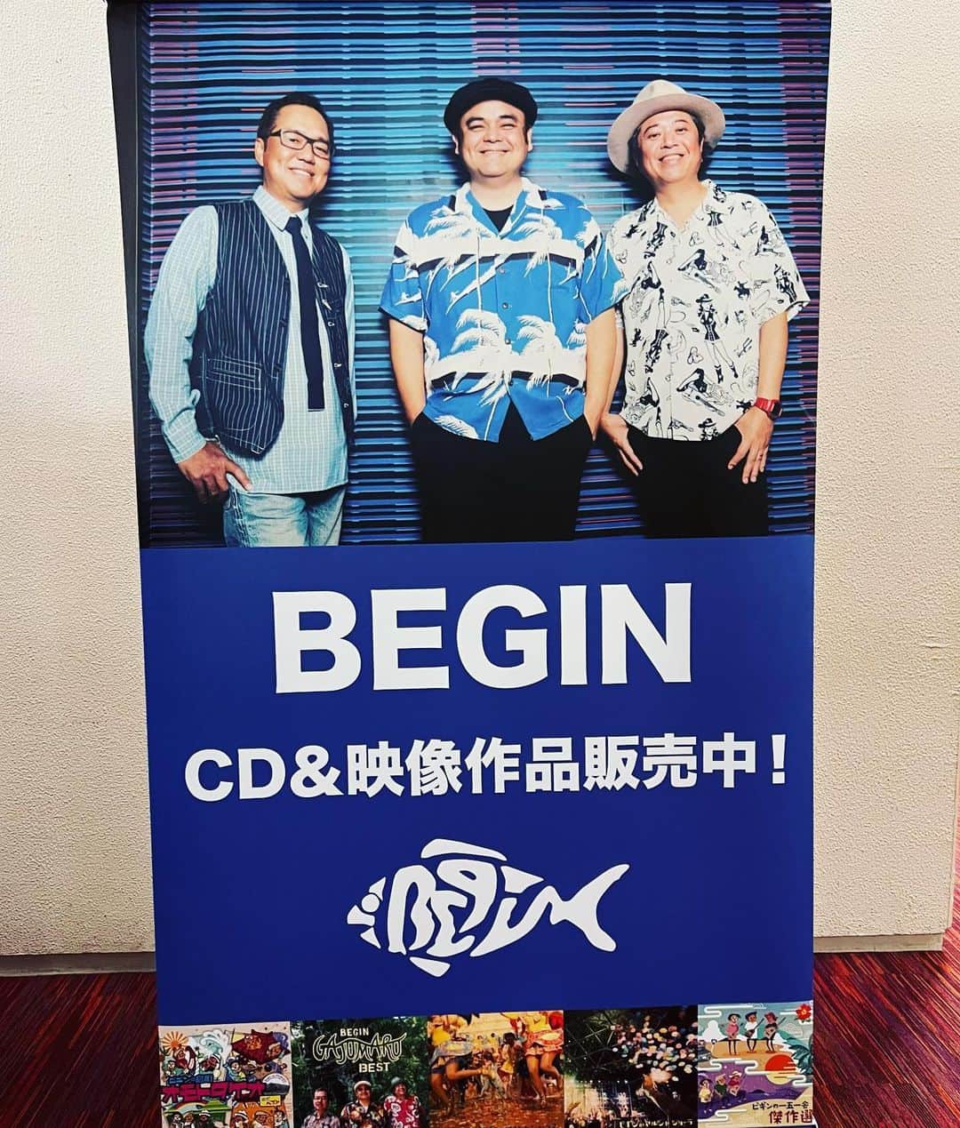 中澤裕子のインスタグラム：「🐟🐟  BEGINさんの コンサートへ行ってきました。  涙が 出てくるんです。  歌と音に。  幸せな時間を ありがとうございました。  歌って心、動かすよね。  #BEGIN  さん #福岡サンパレス #もう一回観たい聴きたい」