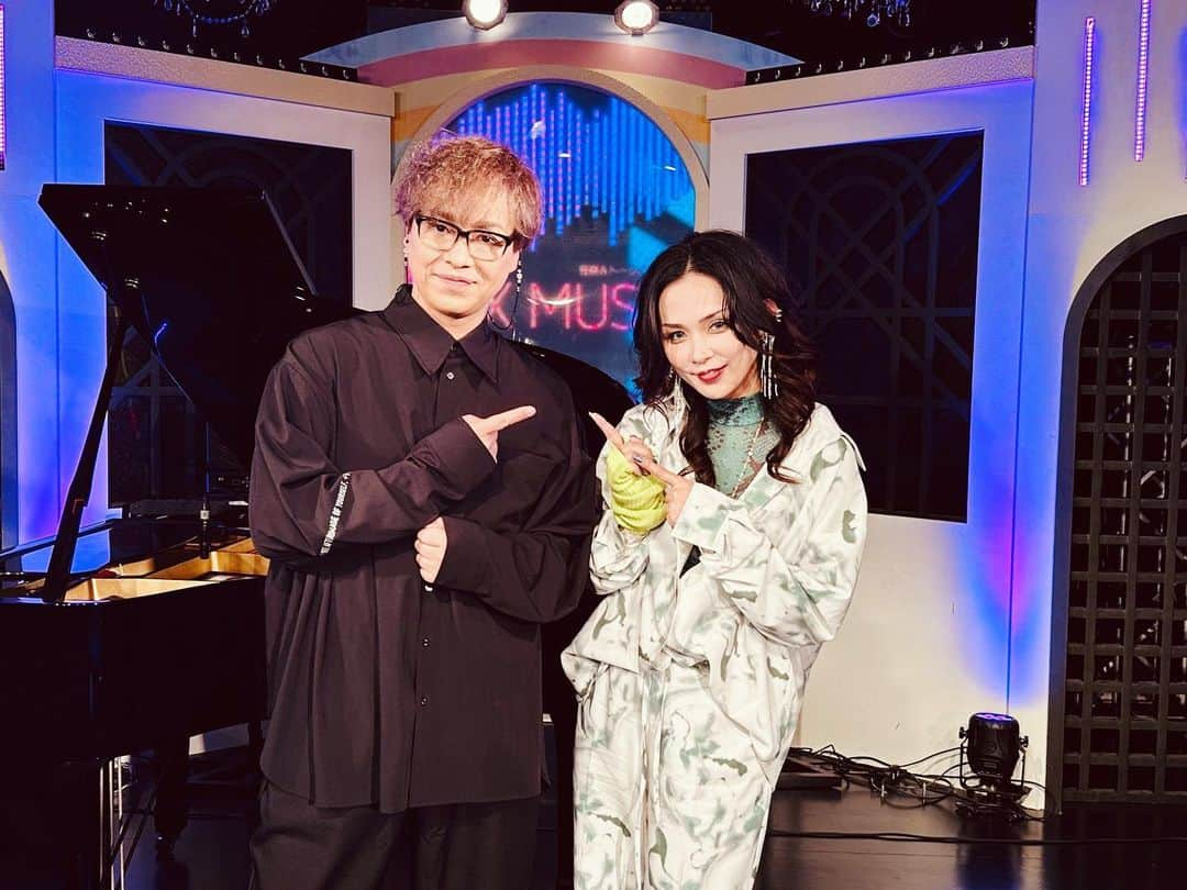 IZAMさんのインスタグラム写真 - (IZAMInstagram)「Music Champで毎週、月曜日に生放送している、音楽＆トークバラエティ番組 『MiX MUSiC』第三回目のゲスト✨　上木彩矢ちゃん☺️  イケイケなトークに、格好良くも番組を観ているファンの皆を巻き込むパフォーマンスで凄い一夜でした🎇  また、遊びに来てね😉✨  『MiX MUSiC』は無料アプリをダウンロードしてからご覧ください。 個人配信もこの中でやってます👇😁  https://www.music-champ.com  #上木彩矢 #IZAM #SHAZNA #musicchamp #音楽 #トーク #バラエティ  #アーティスト」2月26日 22時22分 - izam_official_