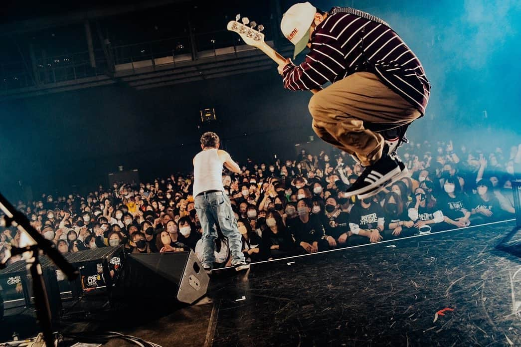 T$UYO$HIさんのインスタグラム写真 - (T$UYO$HIInstagram)「NO MATTER LIVE  2日前の代々木で 半年にも及んだDragon Ashのツアーが終わったので やっと年越ししたような感覚 というか 一区切りって感じだった 俺的にはさぁ一発目！って感じのLIVE  あの場にいた人はわかると思うけど いやー楽しかったよ（笑） 2023年ギアあげてきますぜー！  photo @kawado_photo   #thebonez #nomatterlive #骨から気合い #thebonez10」2月26日 22時26分 - tsuyoshi_ptp