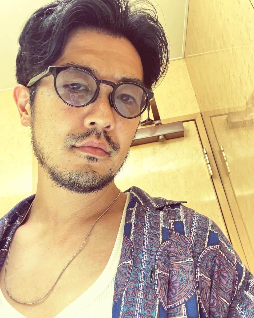 関幸治のインスタグラム：「#探偵 役 #没衣装 #悪そうな人」
