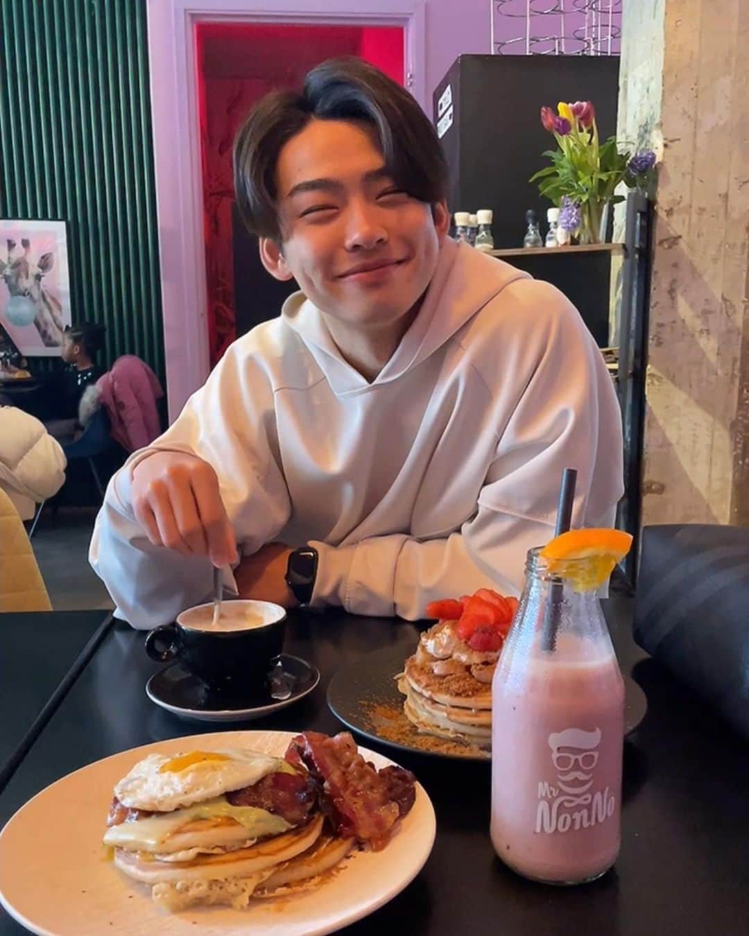 のインスタグラム：「オフ前はパンケーキくらい食べさせてください。さすがにあざとすぎるかな？普通に好きなだけです。オランダのパンケーキおすすめなのでみんな食べてね」