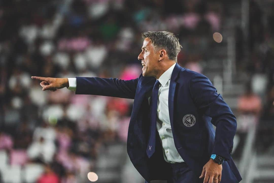 フィリップ・ネヴィルのインスタグラム：「A great atmosphere under the lights at the DRV to start our MLS campaign for the new season 🖤💗」