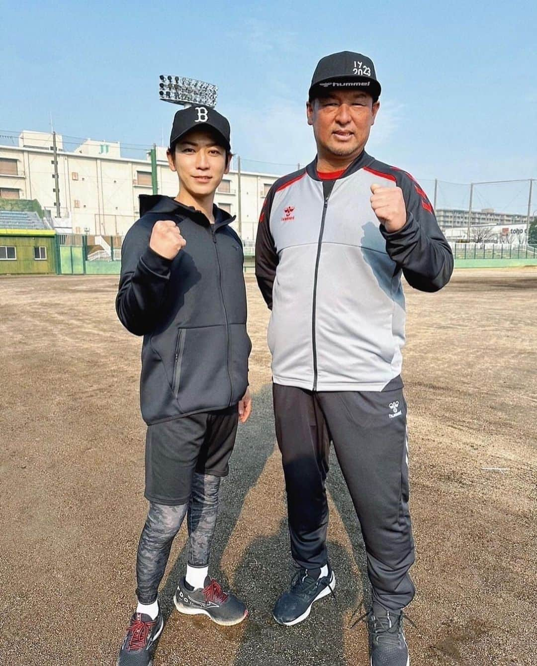 亀梨和也さんのインスタグラム写真 - (亀梨和也Instagram)「HRプロジェクト⚾️  season1から十数年、、、 再び極意を教えて頂きましたっ！ ありがとうございましたっ🙏  #Going #松中信彦　さん #ロングティー #トップの位置 #大切 #誕生日ケーキ #亀さんクッキー #感謝 #Thankyou」2月26日 22時50分 - k_kamenashi_23