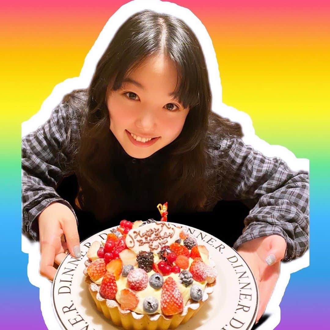 のインスタグラム：「24歳になりました⭐️ 思ってたような大人じゃない！！！ でも今のところはそれでいいかなぁ､､､🌞」