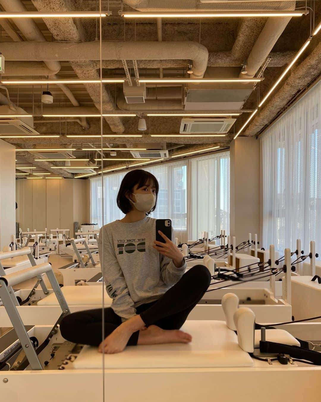 鈴原ゆりあのインスタグラム：「予定前に　@pilates_thesilk_kichijoji さんで初めてマシーンピラティスをしてきました🌿 (朝活は1日を充実させてくるれますね〜自己満足は大事〜)  ずっとやってみたかったピラティスは 思っていた以上に意識を向ける所が多くて　　 集中した時間でした💡 明日の筋肉痛が楽しみでもある、！  今回クーポンコードで 体験レッスン参加でオリジナルプロテインが 貰えるそうです！✊🏻🌿  クーポンコード【yuria01】  #thesilk #pilates #ピラティス #マシンピラティス #ピラティススタジオ #リフォーマーピラティス #リフォーマー #ピラティス女子 #吉祥寺 #pr」