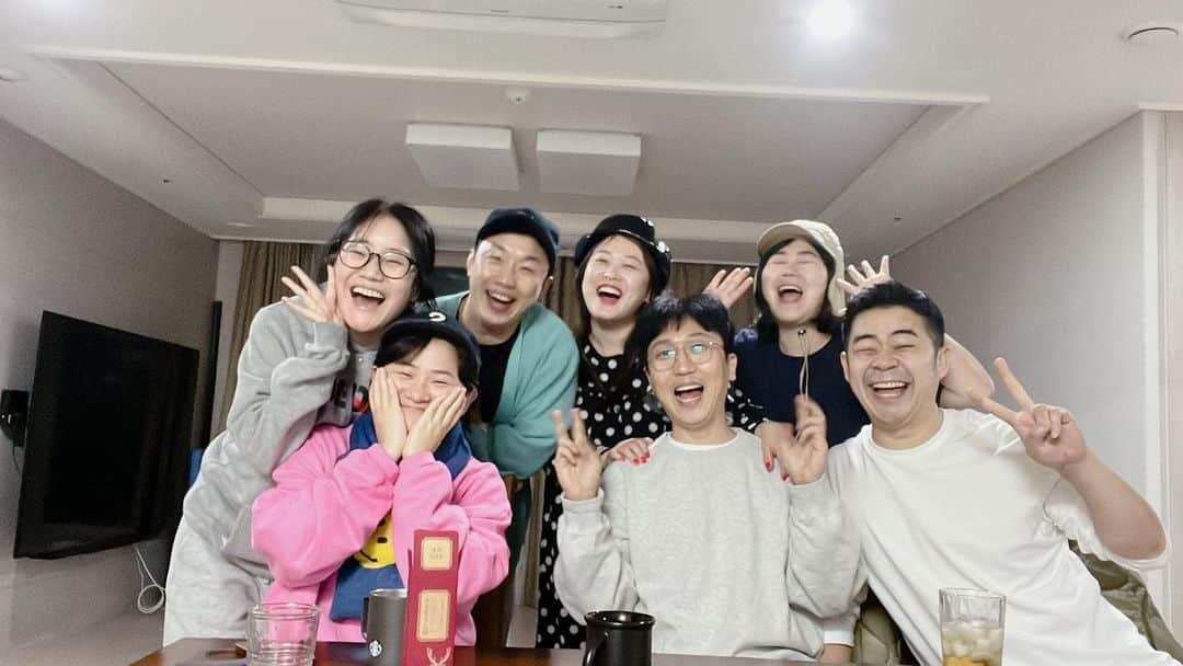 キム・シニョンのインスタグラム：「내동기들 고마워!!! #우정 #감사 🌞」