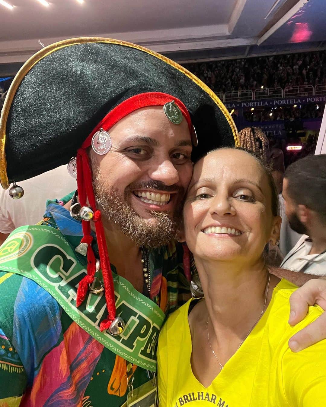 ファビアナ・オリベイラさんのインスタグラム写真 - (ファビアナ・オリベイラInstagram)「Amamos carnaval! E como é bom poder curtir novamente na avenida! Foi incrível!」2月27日 0時42分 - fabialvim