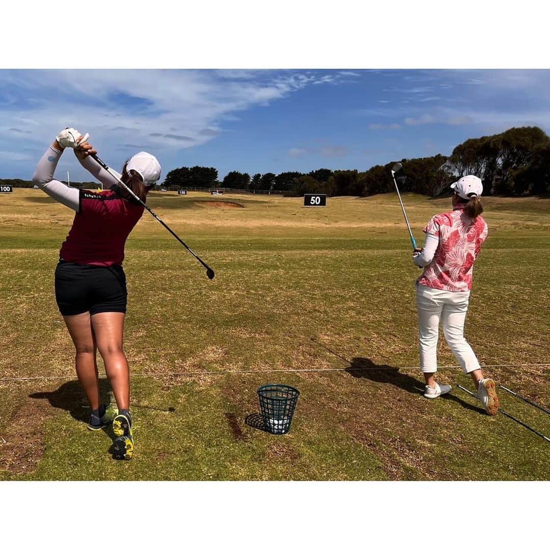 高木優奈のインスタグラム：「The Webex Players Seriesが終了しました⛳️ TPS Victoria  TPS Murray River TPS Sydney TPS HunterValley この四試合はPGA Australiaと合同で 男子の選手と一緒に回って一緒に戦います。 試合で男子と一緒なんて初めてで間近で見る 迫力のあるスイングとかアプローチとか 毎週すごく楽しかったです😊 同じ組になって仲良くしてくれた たくさんの選手のみなさん 本当にありがとうございました🙏 特にお世話になった3人です👇🏻 Nayeon @x_seabiscuit_x  shared a house and car together and being like my mom. Peter @pete_j_wilson told me the putter drill and taking care of me every week. Andrew @andrew_evans99 for taking care of me every week. Thank you so much🫶🏻🫶🏻🫶🏻 (Google翻訳を使ってます笑笑)  そして、あやかちゃん @ayaka_sgolf  蓮くん　@yoneren_golf_no1  セイラさん　@sarahyamakibranch  英語喋れない私が困った時に頼る3人 本当にありがとうございました🙏  Thank you for everyone 😚 @pgatouraus @wpgatour   次はNSW OPEN とAustralian Classicに出ます🫡 #髙木優奈 #YunaTakagi #ヤオマサ #濱田精麦 #ZOY #YAMAHA」