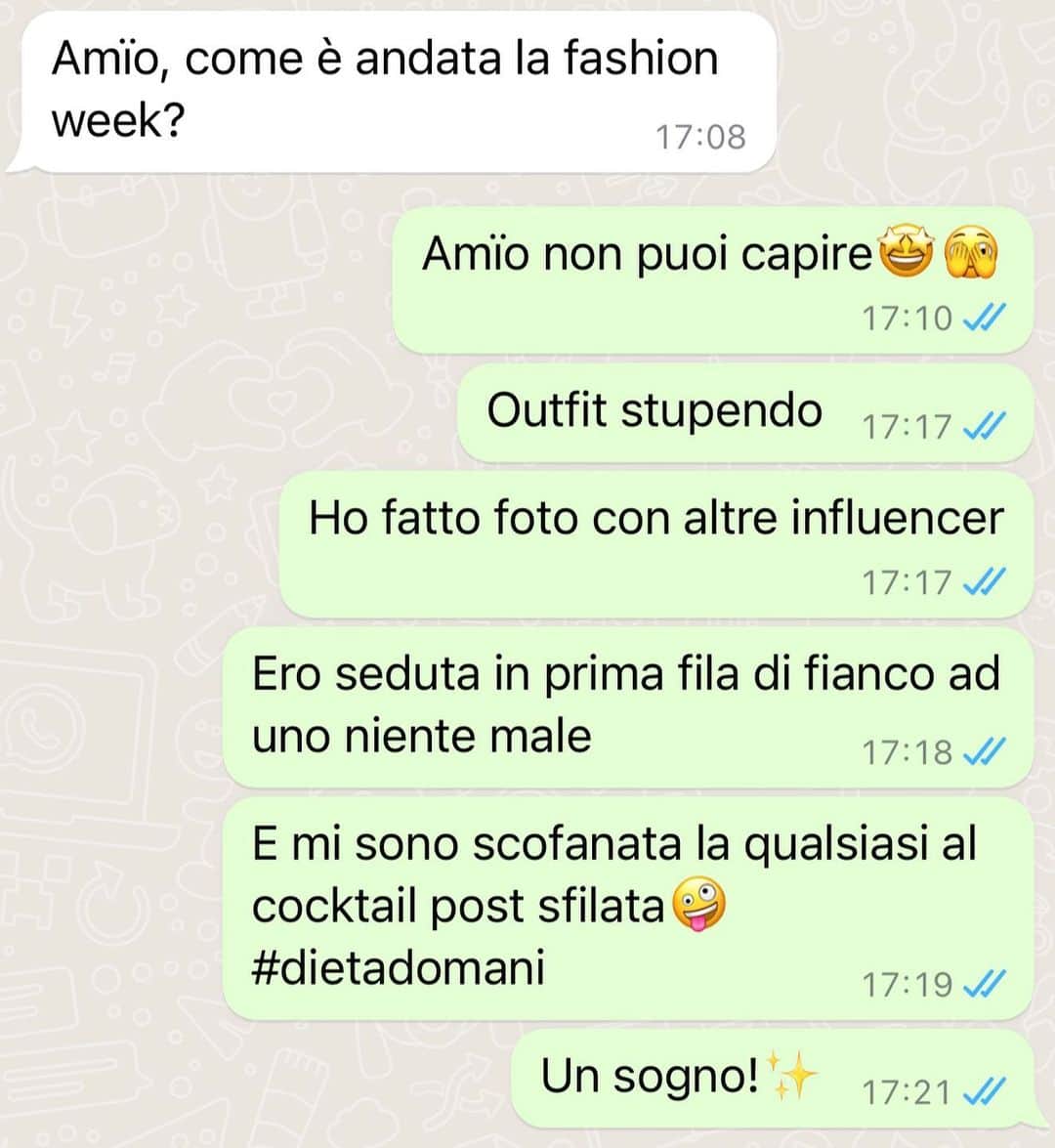 ヴァレンティーナ・マルケイのインスタグラム：「C’è molta neve in questa moda ❄️⛷🏔 @colmaroriginals @colmarsport   1: L’outfit 2: La foto con l’altra influencer 3: la prima fila 4: il cocktail  #fashionweek #lamoda」