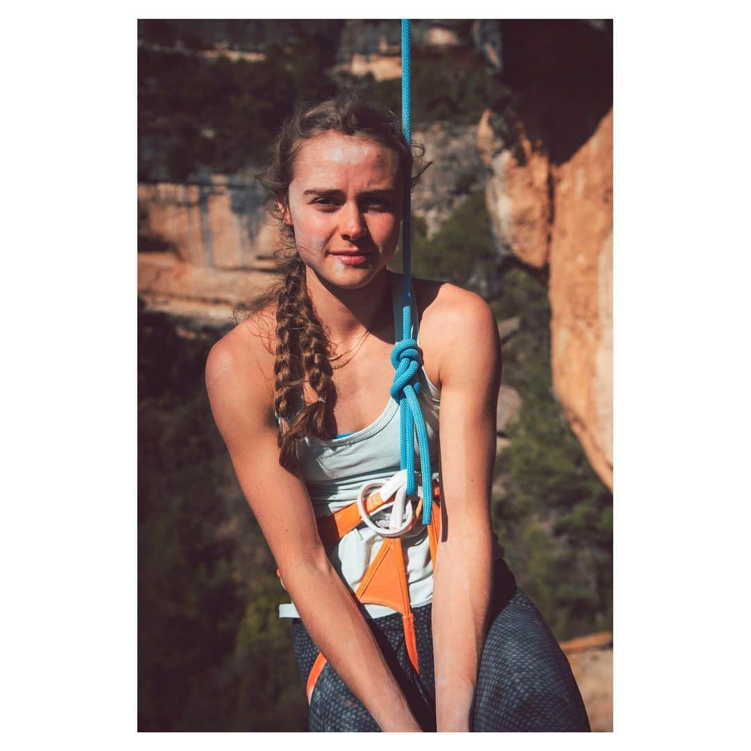 マーゴ・ヘイズのインスタグラム：「Once upon a time in Siurana, 6 years ago today, just after my 19th birthday, I climbed La Rambla. I could not have foreseen how this moment would affect my climbing, my career, and my life. Both the sweet and the sour that followed this send, I had never anticipated. The lessons that this ascent has taught me have been invaluable. I am forever grateful for it all, because the good times and the tough each had some unique wisdom to offer me and have helped create me into the woman I am today. Thank you, La Rambla. ♡︎ 👼🏼 . Pc: @honngy ✩ . @thenorthface @thenorthface_climb @frictionlabs @lasportivana @lasportivagram @petzl_official」