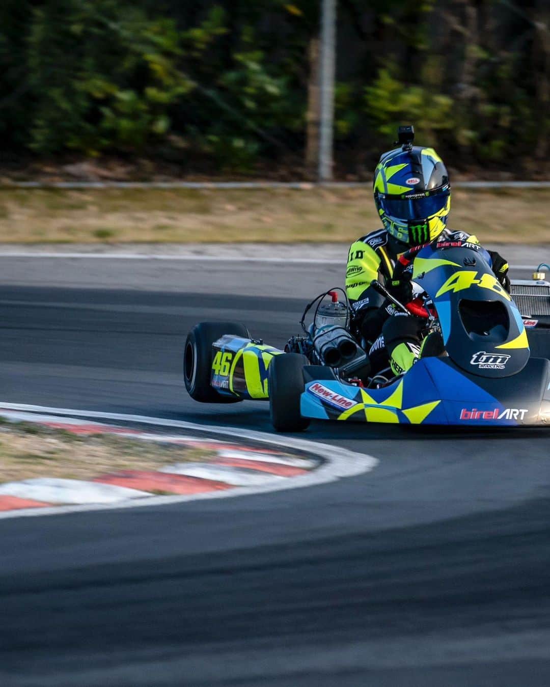 バレンティーノ・ロッシのインスタグラム：「Some serious grip in Val Vibrata for the academy kart session  Thursday,1/3 of triple crown  📸 @camilss」