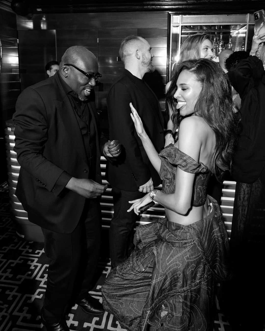 シンディ・ブルーナのインスタグラム：「Reunited with the family !! Happiest Birthday @edward_enninful ❤️ Love you K👑」