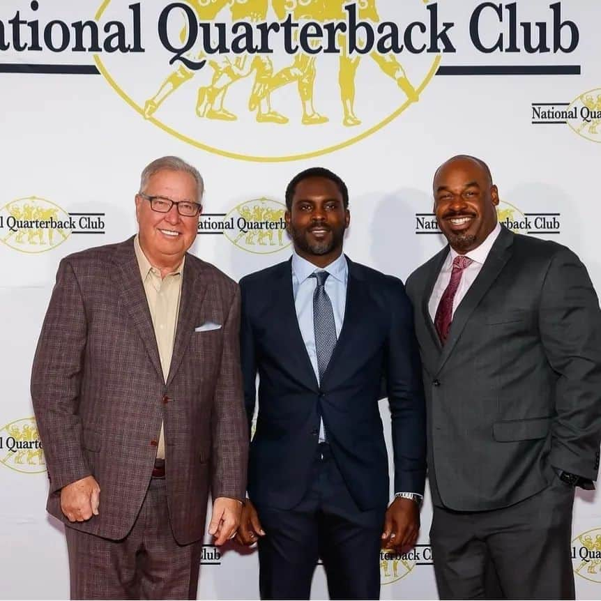 マイケル・ヴィックさんのインスタグラム写真 - (マイケル・ヴィックInstagram)「Truly blessed and honored to be apart of this Elite Club... #QBHOF #nfl #blessed #godsplan」2月27日 2時50分 - mikevick