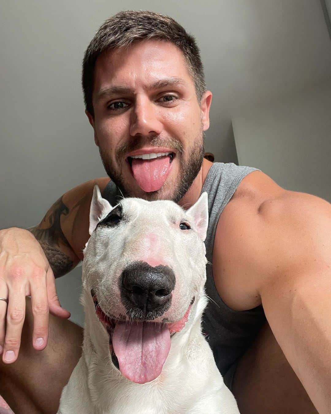 Jonas Sulzbachのインスタグラム：「É a cara do pai 👅」