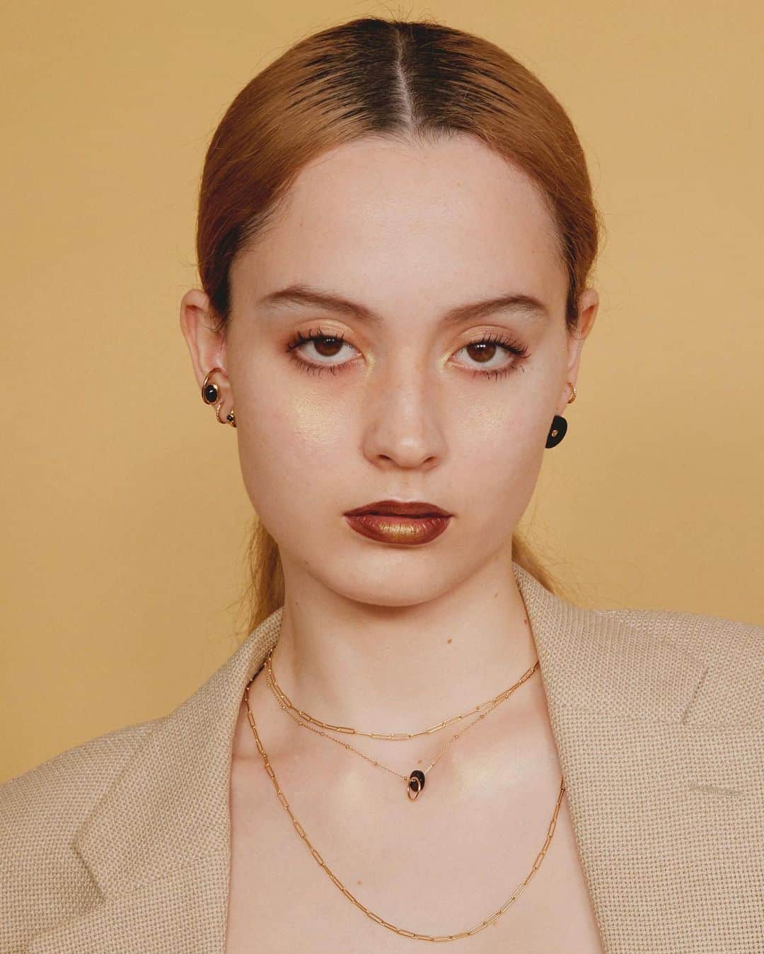 VOGUE GIRL JAPANのインスタグラム：「毎日纏いたい、わたしたちのお守りジュエリー 。vol.11 工藤弥💎  マスキュリンフェミニンに交差する、独自のアリュール✨✨  @hirotakajewelry　　 model & styling @miiyakudo photos & video @wakabaphoto video edit @__kaoruu  hair & makeup @matsuno71 editors @genarai @chikako.kurazumi」