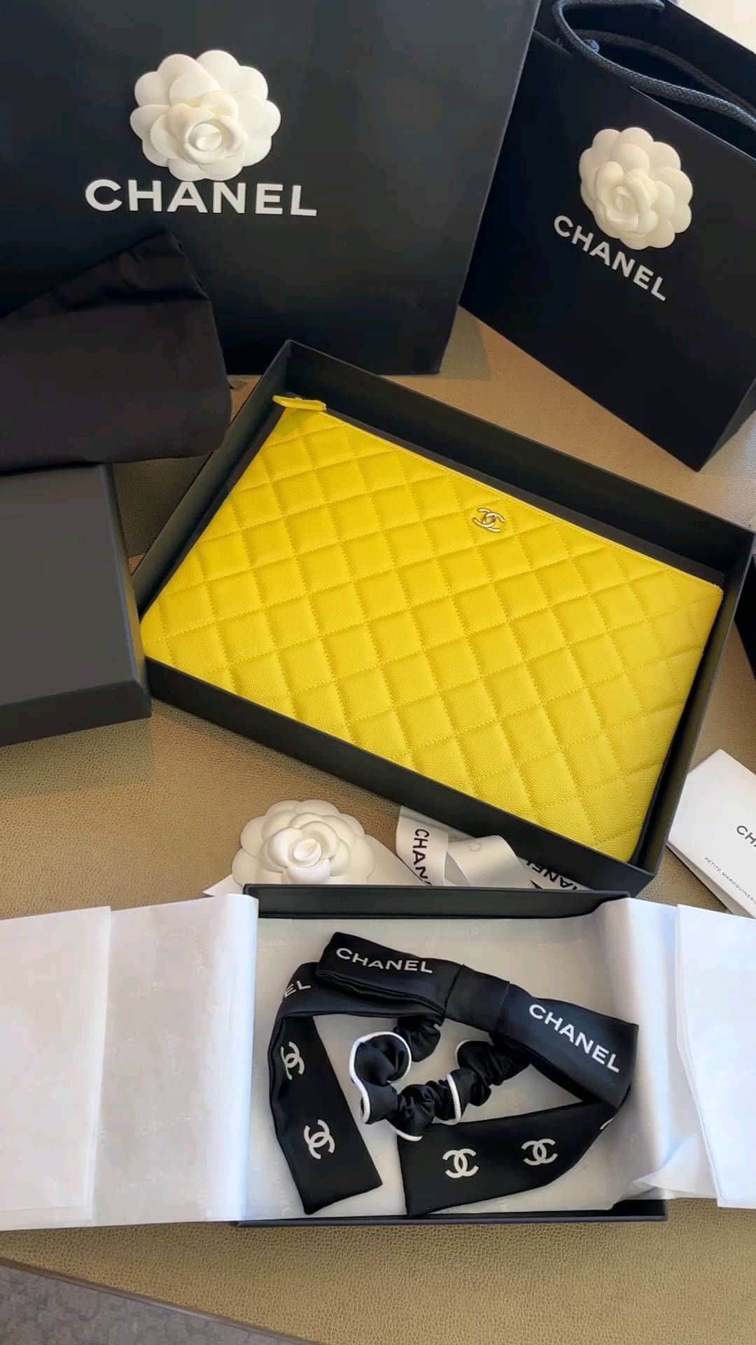 연초아のインスタグラム：「봄스럽💛 #신라호텔 #호캉스 #daily #chanel」