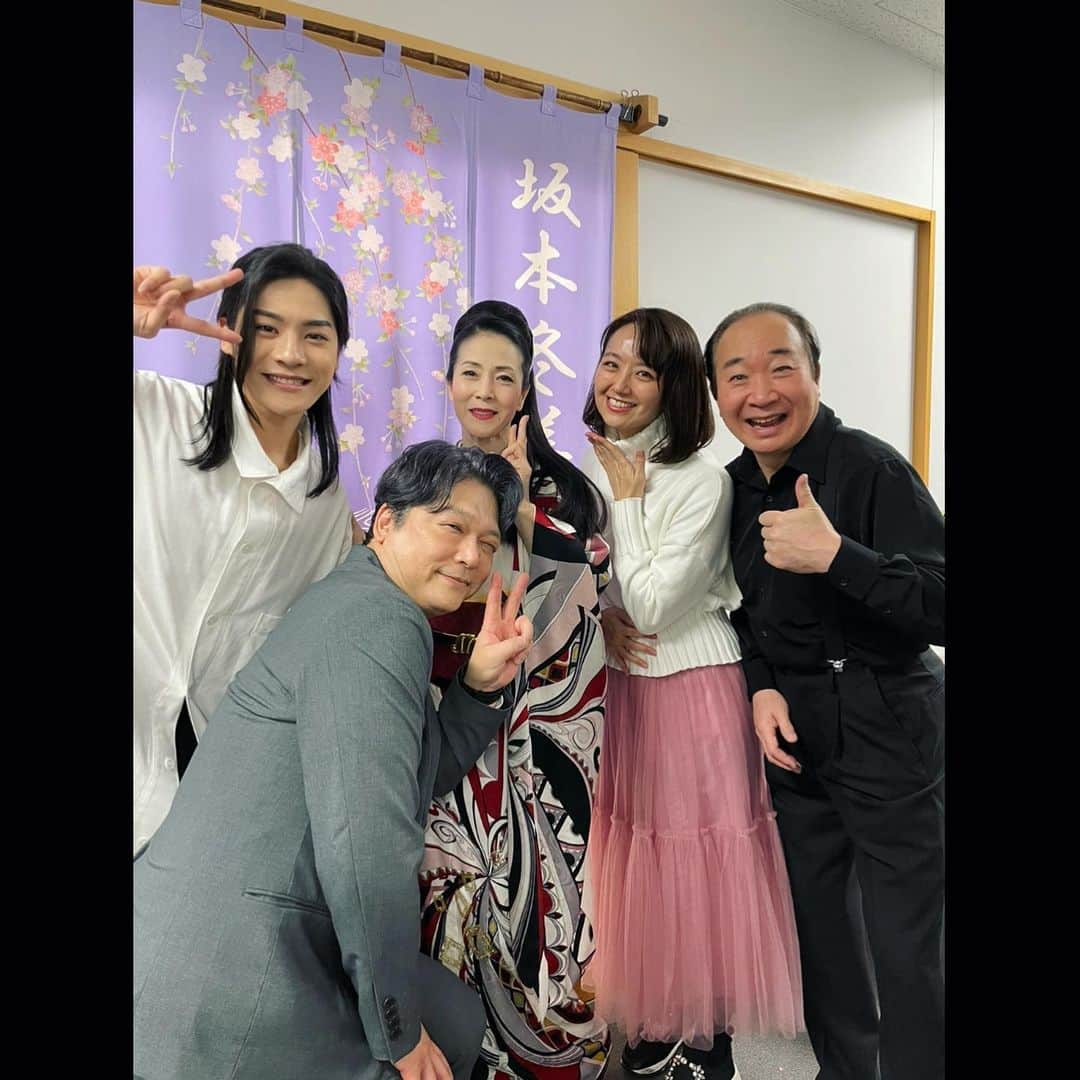 長田光平さんのインスタグラム写真 - (長田光平Instagram)「坂本冬美特別公演『華麗なるサギ師たち』 昨日千穐楽でした。  最高に楽しく、学び多き時間でした。 本当に寂しい。  座組の皆さんが大好きです‼️  劇場にご来場していただいた皆様 応援してくださった皆様  本当にありがとうございました‼️‼️‼️」2月27日 7時24分 - khi_official912