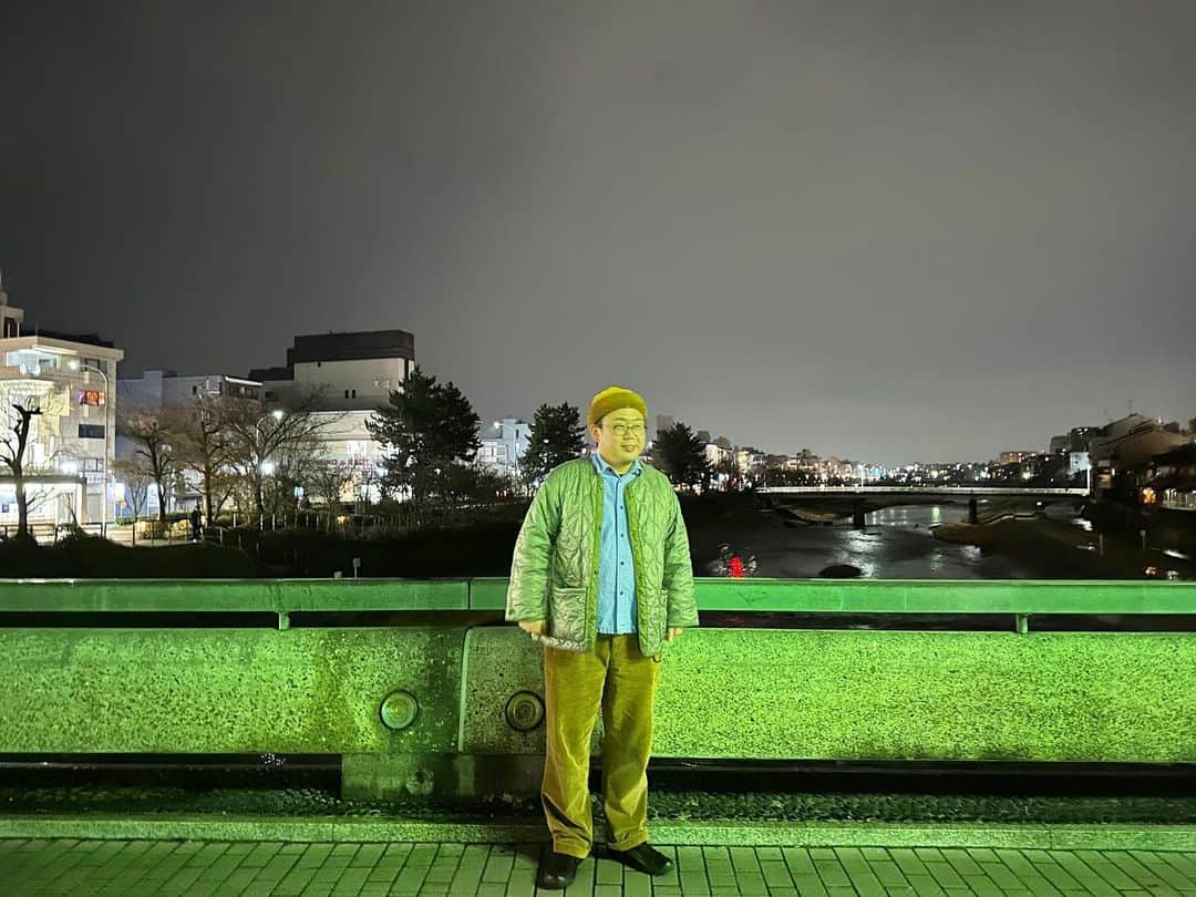 ウラシマンタロウのインスタグラム：「鴨川を感じました🦆 #京都旅行  #やたらミドリどすなあ」