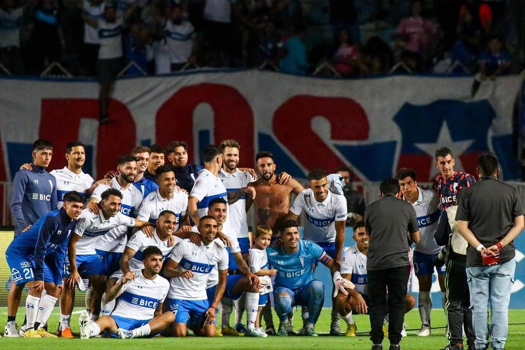 フランコ・ディ・サントさんのインスタグラム写真 - (フランコ・ディ・サントInstagram)「3 + para seguir sumando 💙⚽️🤍#cato #cruzados #futbol #equipo #catolica」2月27日 8時43分 - disanto