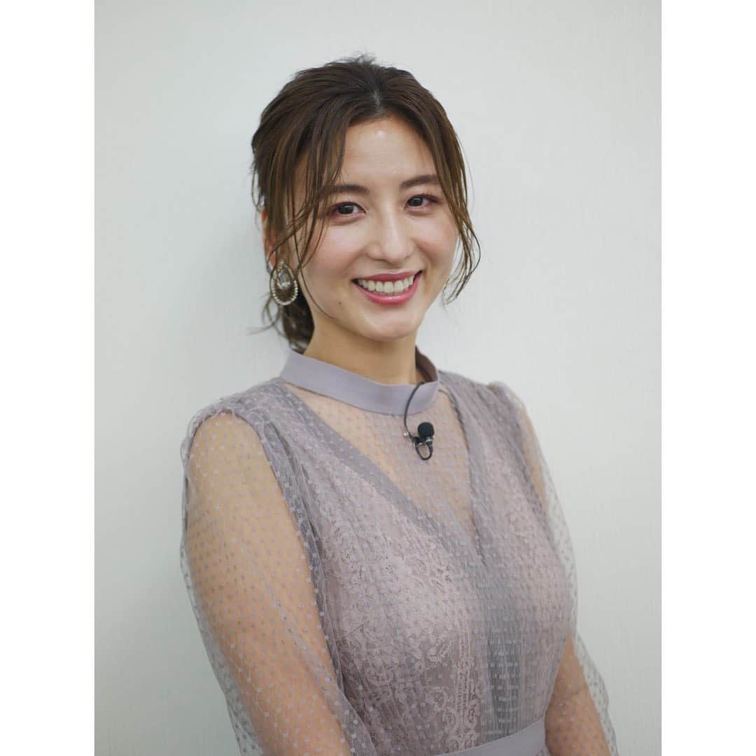 宇賀なつみのインスタグラム：「*  大変だーー‼︎ 今夜は6年ぶり？くらいに、あの番組に出演します‼︎  苦手意識のあるクイズ… 得意分野だからとお誘いいただいたのですが…  これ以上は言えません。 なんだかすみません。  もしよかったら、ご覧ください(^^)  #qさま #テレビ朝日 #宇賀なつみ」