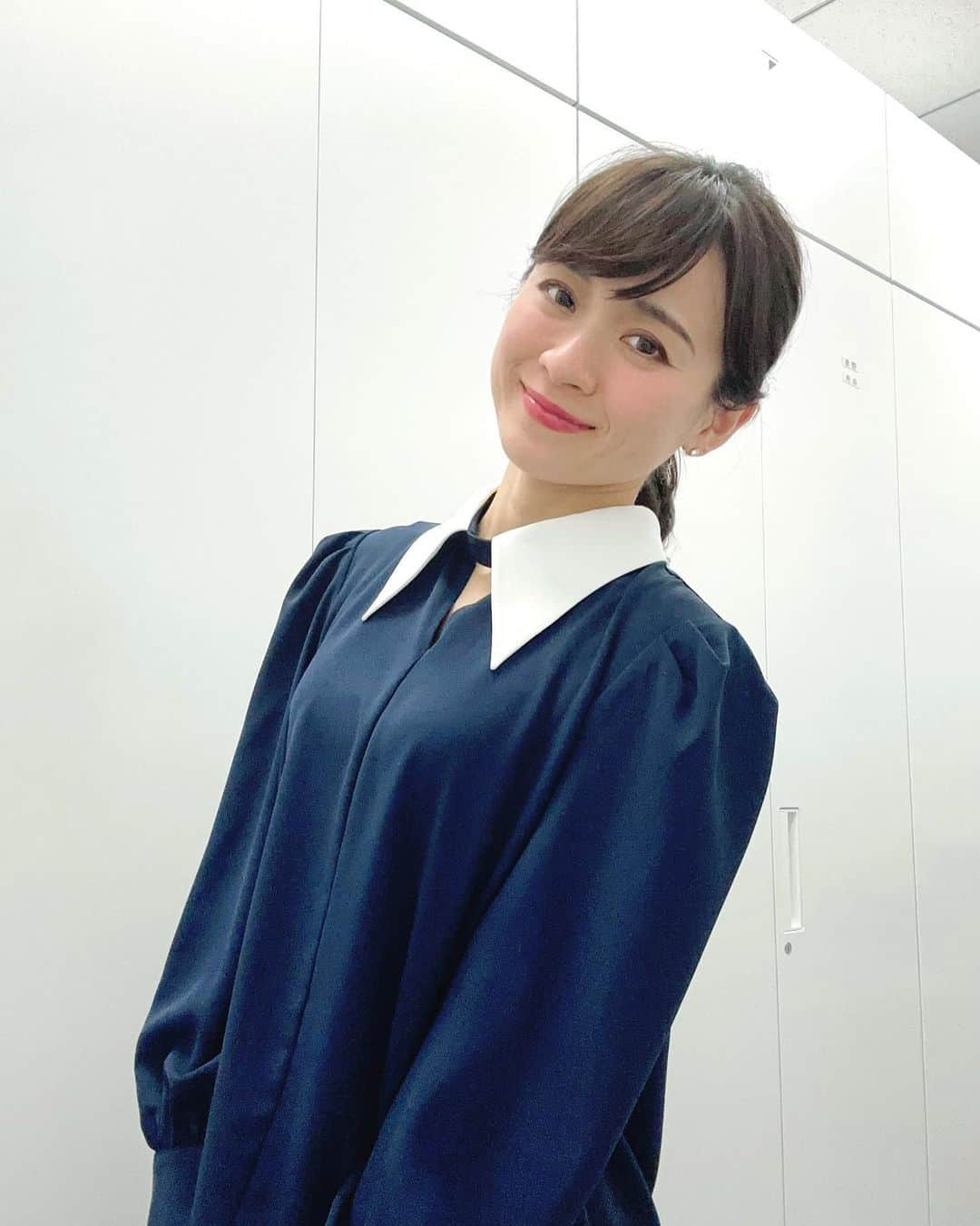 繁田美貴さんのインスタグラム写真 - (繁田美貴Instagram)「*＊ いよいよ感じる春の気配にウキウキしつつ、 花粉には気を付けつつ。。 今週もよろしくお願いします！ #昼サテ (平日11:13〜) #絶賛準備中🐻‍❄️ #先週月曜の #衣装 #アナウンサー衣装 Tops #Andemiu」2月27日 10時06分 - handa_miki