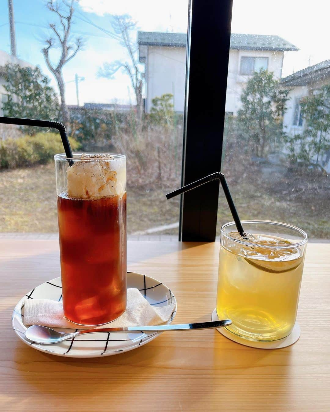 山下聖良のインスタグラム：「コーヒーフロート🍨  ずっと気になってたカフェ☕️ 中島村にあるサブスタンス♡ 温かい店内にほっこり😊  #福島県#福島カフェ  #中島村#白河カフェ @substance.shop」