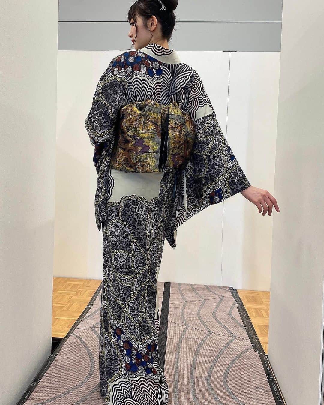 黒田瑞貴さんのインスタグラム写真 - (黒田瑞貴Instagram)「全身  #jotarosaito #kimono #着物　#きもの」2月27日 10時23分 - kurodamizuki_