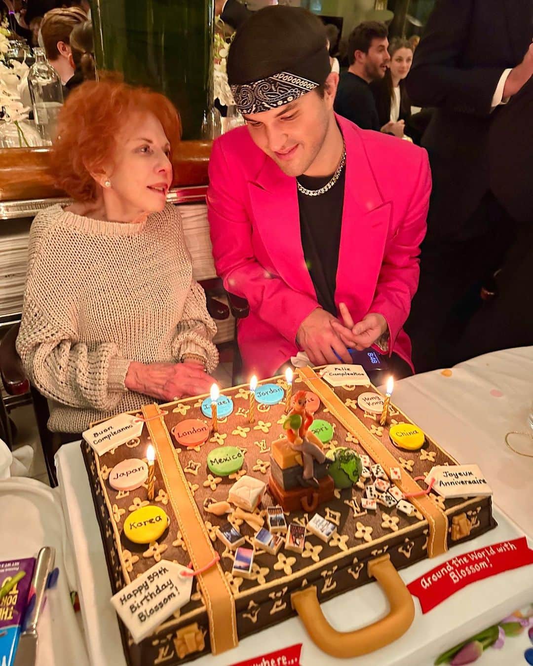 アンドリュー・ウォーレンのインスタグラム：「Happy 95th Birthday to my amazing grandmother Blossom.June.Warren or as most of ya know, Gigi ❤️ Love you forever and ever」