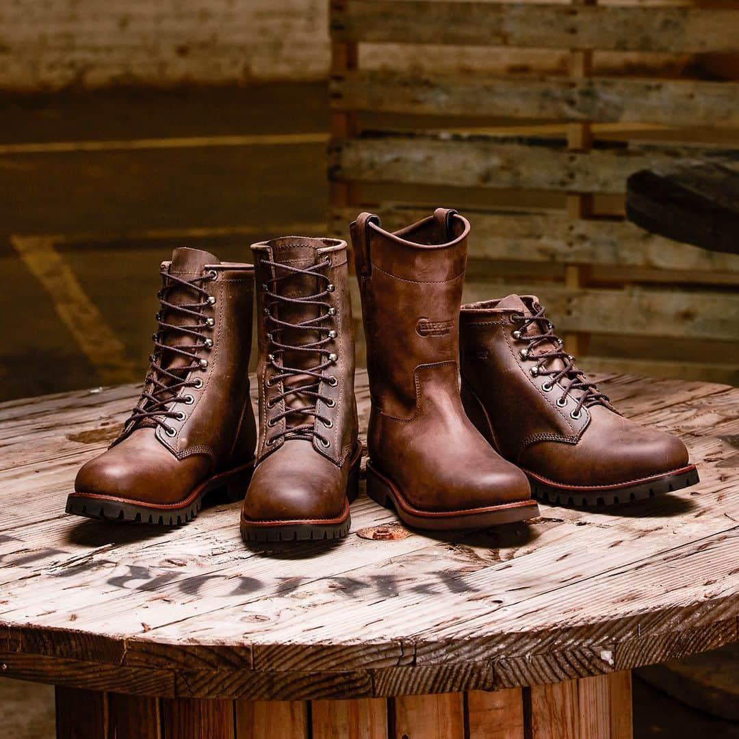 チペワのインスタグラム：「Four NEW styles added to the Classic 2.0 Collection - shop at your local Chippewa Boots retailer today!  Styles from left to right: NC2085/NC2086, NC2090/NC2091, NC2075, NC2080/NC2081  Find a retailer by clicking the link in our bio!  #Chippewa #ChippewaBoots #MensBoots #WorkBoots #ChippewaClassic #MensWorkBoots #LaceUpBoots #LoggerBoots #PullOnBoots #TheBestByFar」