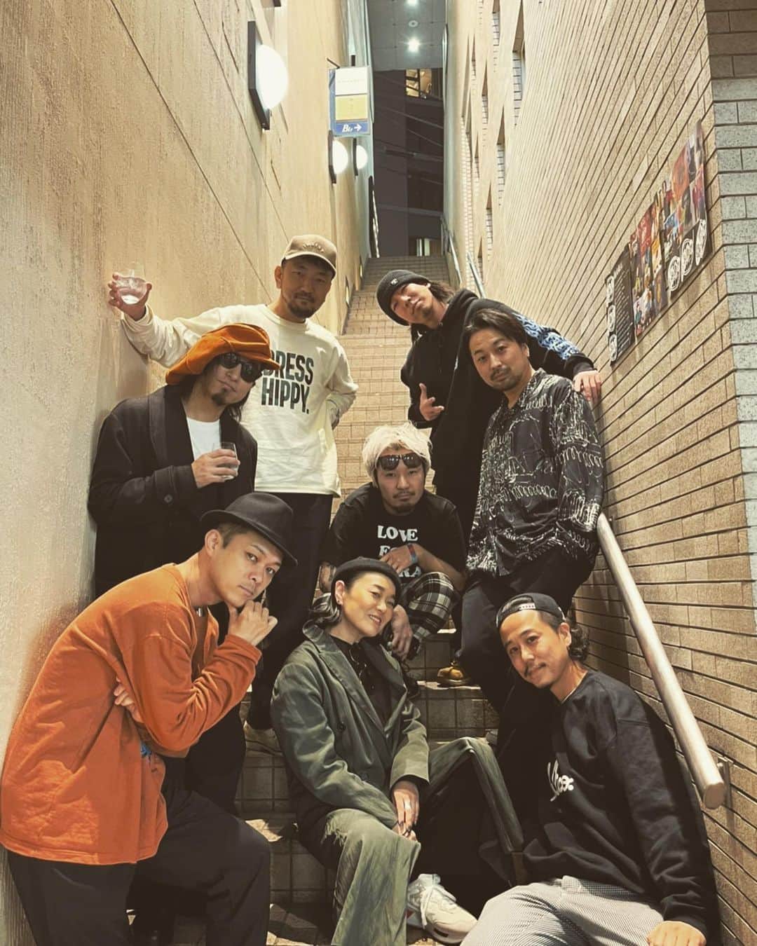 のインスタグラム：「.  今年の頭から、彼らの音楽のシャワー浴びてます。  今年も一緒にたくさんGrooveしたい。  先日の韻シストpresents “NEIGHBORFOOD” in TOKYO  2枚目は、先月の「TALIKA JAPON presents MOMENT FESTIVAL〜winter〜」in TOKYO  この日のLIVE、めちゃ楽しかったなぁ。 まだあまり披露していなかった曲  “Girls Anthem” 韻シストとナギパンのゴリゴリR&B仕様でのチカとのハーモニー、このイケてるアレンジをもっと披露したいぞよ。  今度は大阪とかで演りたいね。  We are #GrooVillage”  #韻シスト @in_sistagram  @tacoriceman @onemi_herbanclique  @shyoudog @sakkon_insist  @tarowone @takuinsist  #RowHoo @row_hoo_  #DJFENCER @fencer616  #Nagipan @nagiaudio  @chica @___chica1108___  #pushim @pushim_info」