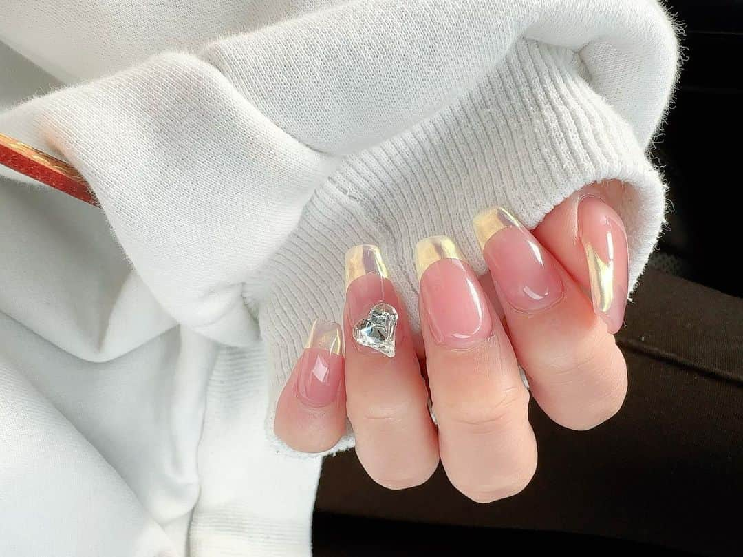 安井レイのインスタグラム：「💅❤️💅❤️  　#オーロラフレンチ  #ネイル  #ネイルデザイン  #オーロラネイル」