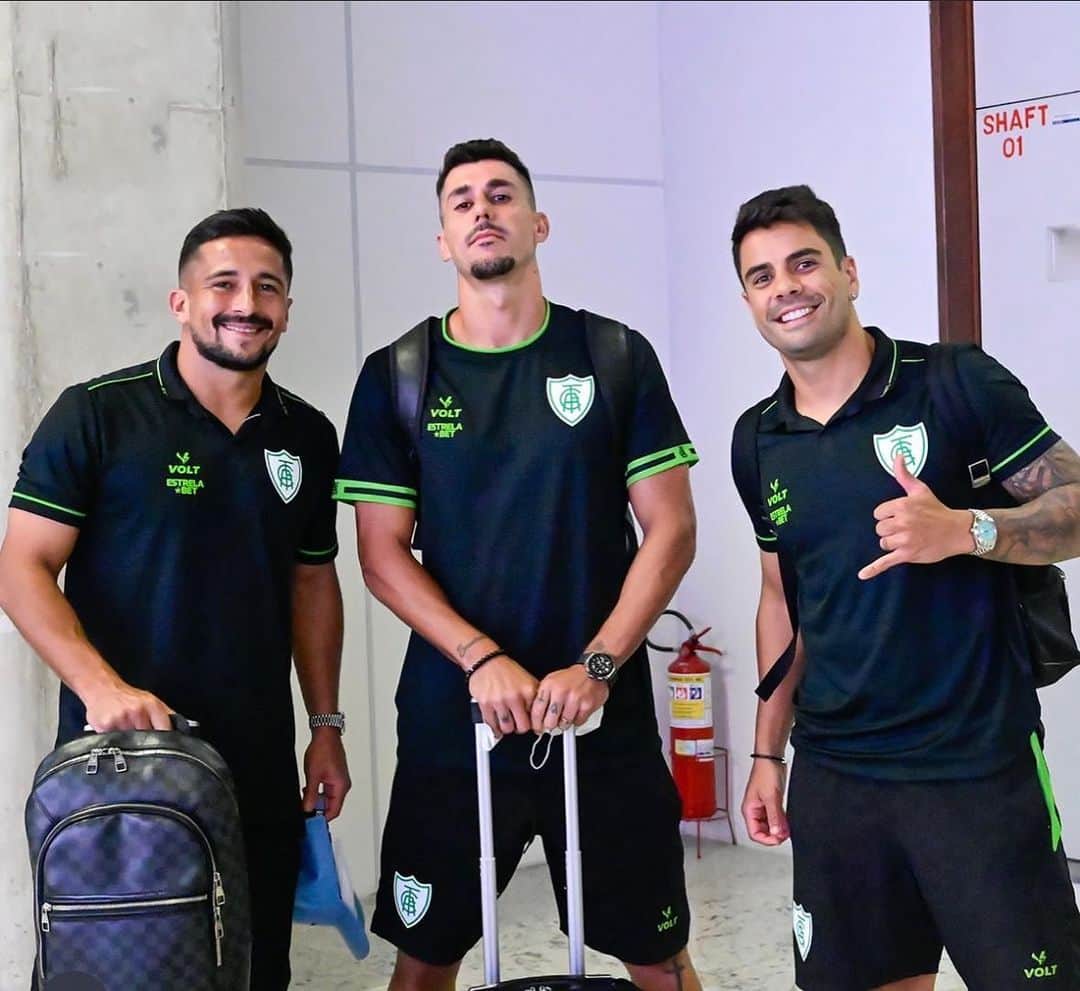 ダニーロ・フェルナンド・アベラールのインスタグラム：「E vamos de @copadobrasilcbf ! Destino Tocantinópolis. Que Deus nos abençoe sempre 🙏🙏🙏 #copadobrasil #coelho 📸 Mourão Panda」