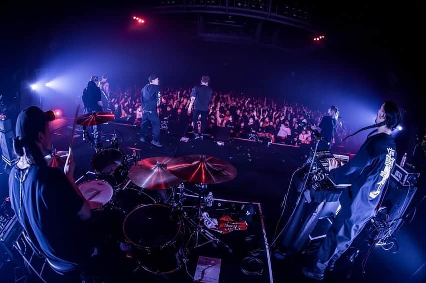 のインスタグラム：「CAFFEINE BOMB TOUR@仙台GIGS 名古屋に続き、仙台でも祝いの夜を過ごしました。  レーベル所属アーティストとしてこの場所でライブできたことを誇りに思います。  photo by @hayachinphoto  精進していきます！ ありがとうございました！ #山嵐 #仙台 #caffeinebomb」