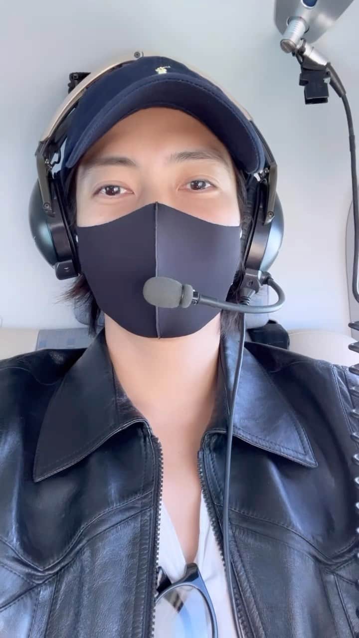 のインスタグラム：「久々にヘリに乗りました。空から見る景色。色んなこと思い出しました^ ^   In a helicopter. The view from the sky  It reminded me of many things:)」