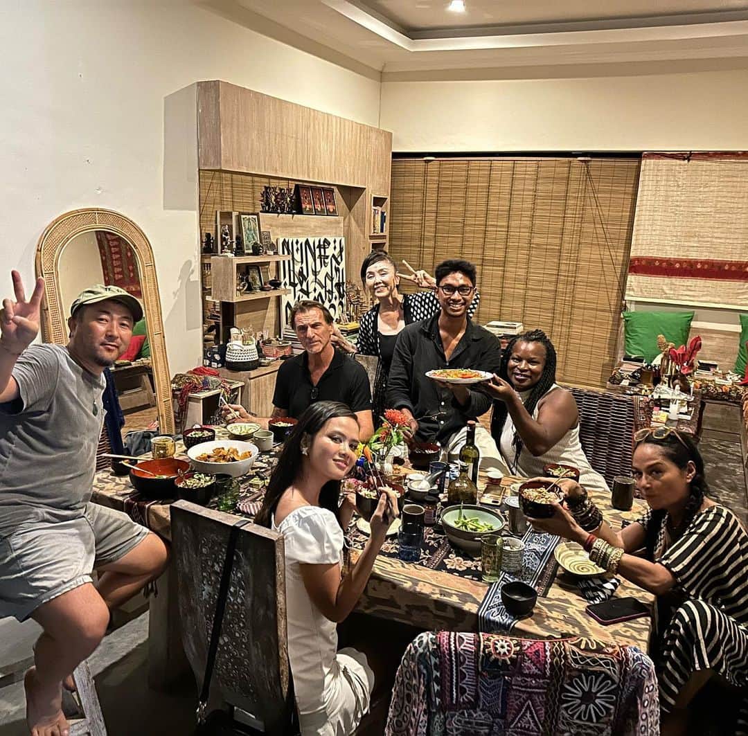松田美由紀さんのインスタグラム写真 - (松田美由紀Instagram)「バリ島に住んでる友達に夕食を作ってプレゼントしました。 親子丼、味噌汁、サラダなどなど！ とても美味しい！と言ってもらえて嬉しかったー！ いろんな人達と友達になりたい。 英語ー！もっとマシになりたい、、。  #バリ島旅行」2月27日 12時46分 - matsudamiyuki