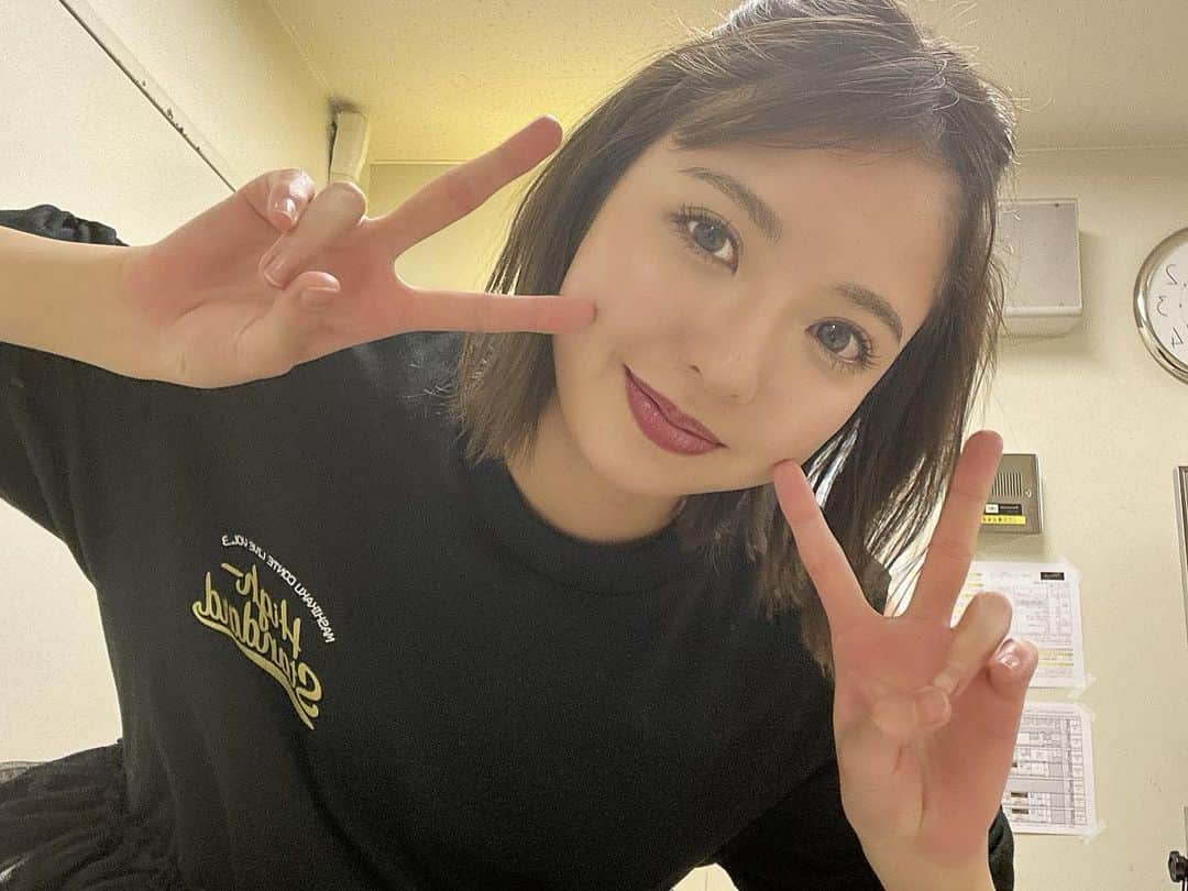 和田まあやのインスタグラム：「🎀 MASHIKAKU CONTE LIVE Vol.3「ハイスタンダード」 ついに昨日千秋楽を迎えました😊 素敵なみんなに囲まれて稽古からずっと笑いっぱなしでした✨ 本番もみんなの笑い声を沢山聞けて嬉しかったです♪ 応援してくださった皆様。 ありがとうございました🥹」