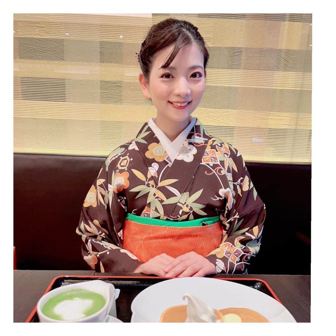 美蘭レンナのインスタグラム：「【観劇後のお茶Time🍵】 . . . 興奮冷めやらぬままカフェへ☕️ 抹茶オレにホットケーキ🥞の甘々最強コラボ😋😋✨  観劇話に花が咲きました🌸 . . . さて本日2月27日(月)〜3月5日(日)まで、 京都府八幡市のPR動画が関西主要駅サイネージにて 放映されます😆‼︎  放映場所：JR大阪駅南口改札、JR京都駅地下東、 　　　　　京阪京橋駅中央改札口  お茶室のシーンで出演していますので、 通りがかりの際にぜひ見て頂けると嬉しいです💗💗💗 YouTubeにもアップされています😊 . . . #お茶#お茶の時間#幸せ #着物#着物コーデ #抹茶#抹茶スイーツ」