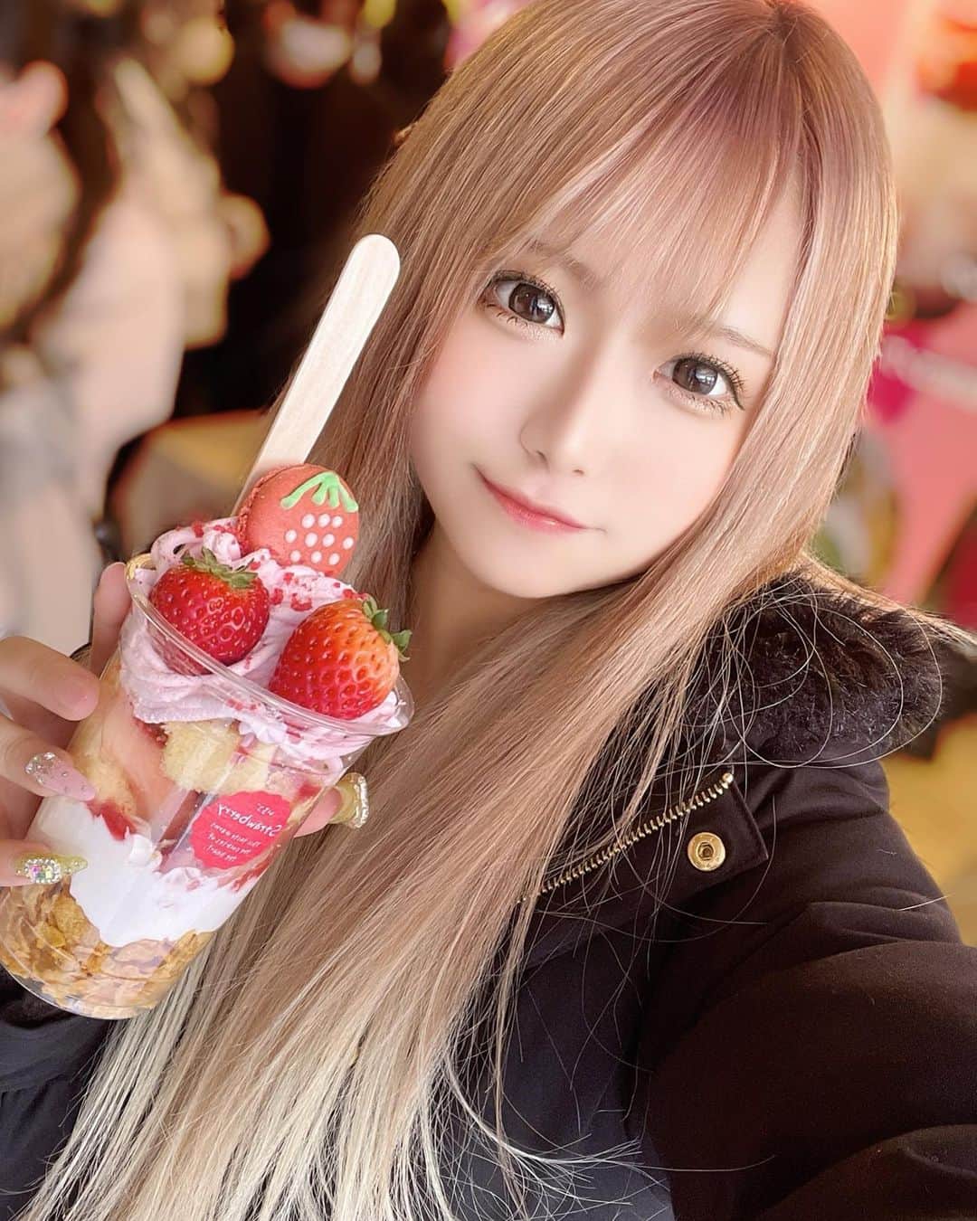 ゆゆぴょんのインスタグラム：「横浜赤レンガのストロベリーフェスに行ったときの写真🍓 . .  #コンカフェ #コンカフェ嬢 #cosplay #cosplaygirl #japanesegirl #japanesecosplay #自撮り #自撮り界隈 #コスプレイヤー #セルカ #インナーカラー ー#メイド #歌舞伎町 #셀카 #셀카놀이 #얼스타그램 #코디 #코디스타그램 #地雷系女子 #地雷女  #いいね返し #いいねした人全員フォローする  #隠せないヲタク #隠せないをたく #ジラジョ #ピンク #ストロベリーフェスティバル #いちごパフェ」