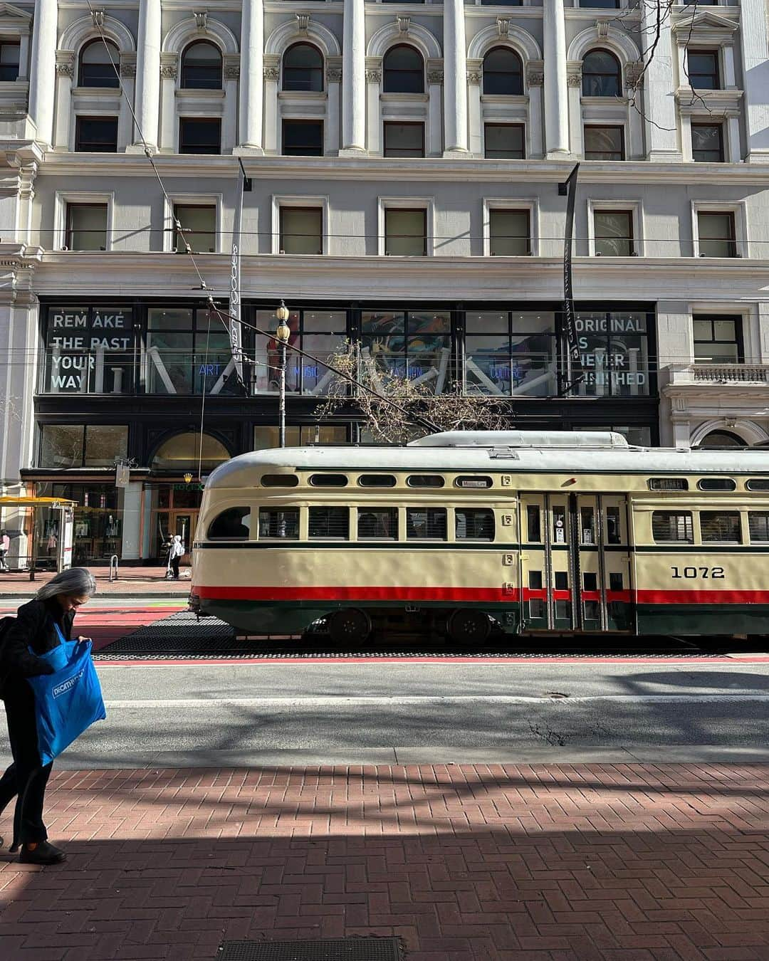 イ・ヨルムさんのインスタグラム写真 - (イ・ヨルムInstagram)「🚋🛴」2月27日 13時50分 - yuleumlee