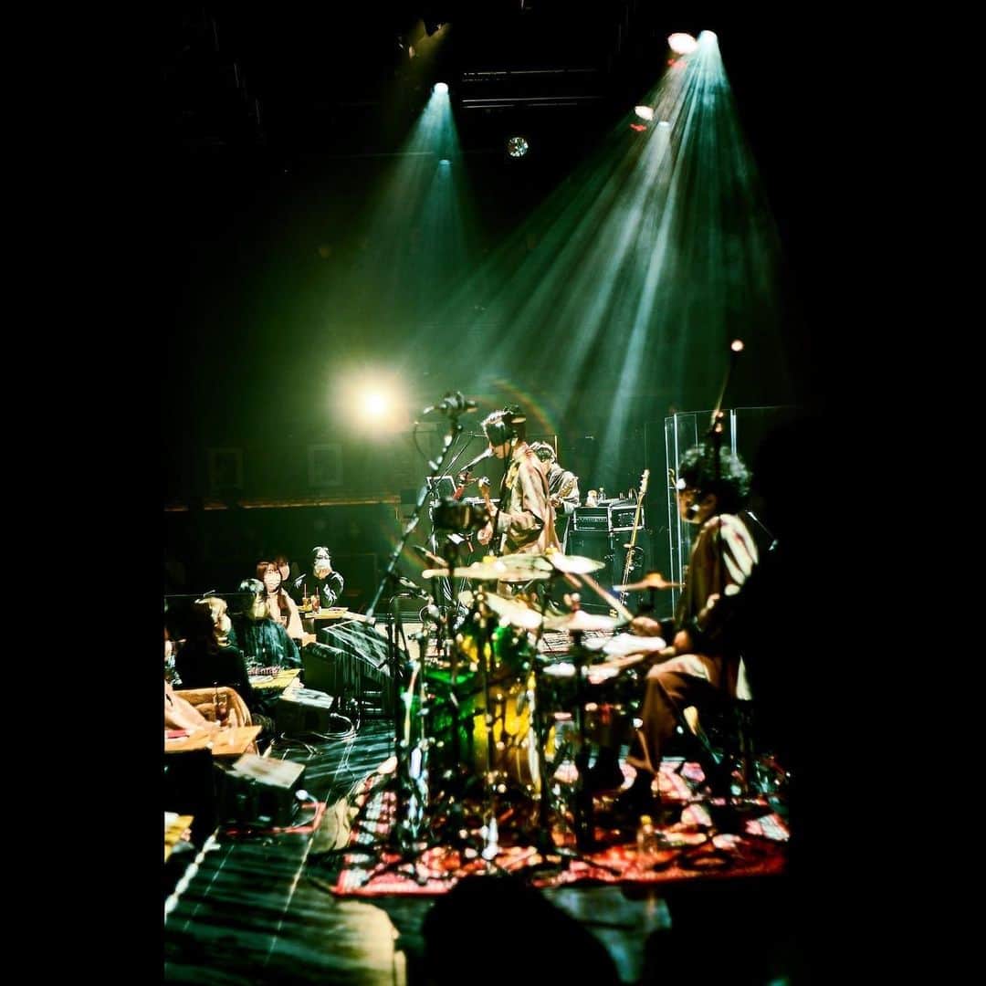 森野光晴のインスタグラム：「SAKANAMON 15th ANNIVERSARY SPECIAL LIVE “発酵” Billboard Live 横浜・大阪公演終了。  どんな場所でも、どんな編成でも、SAKANAMONの音楽が成り立つ事を証明できた気がします。  そして、メンバー2人とみんなのお陰でちょっとは自分に自信持てているよ。 ありがとう！  フォトバイ @imdaisukesakai [ 1 - 5 ] @ominorihito [ 6 - 10 ]」