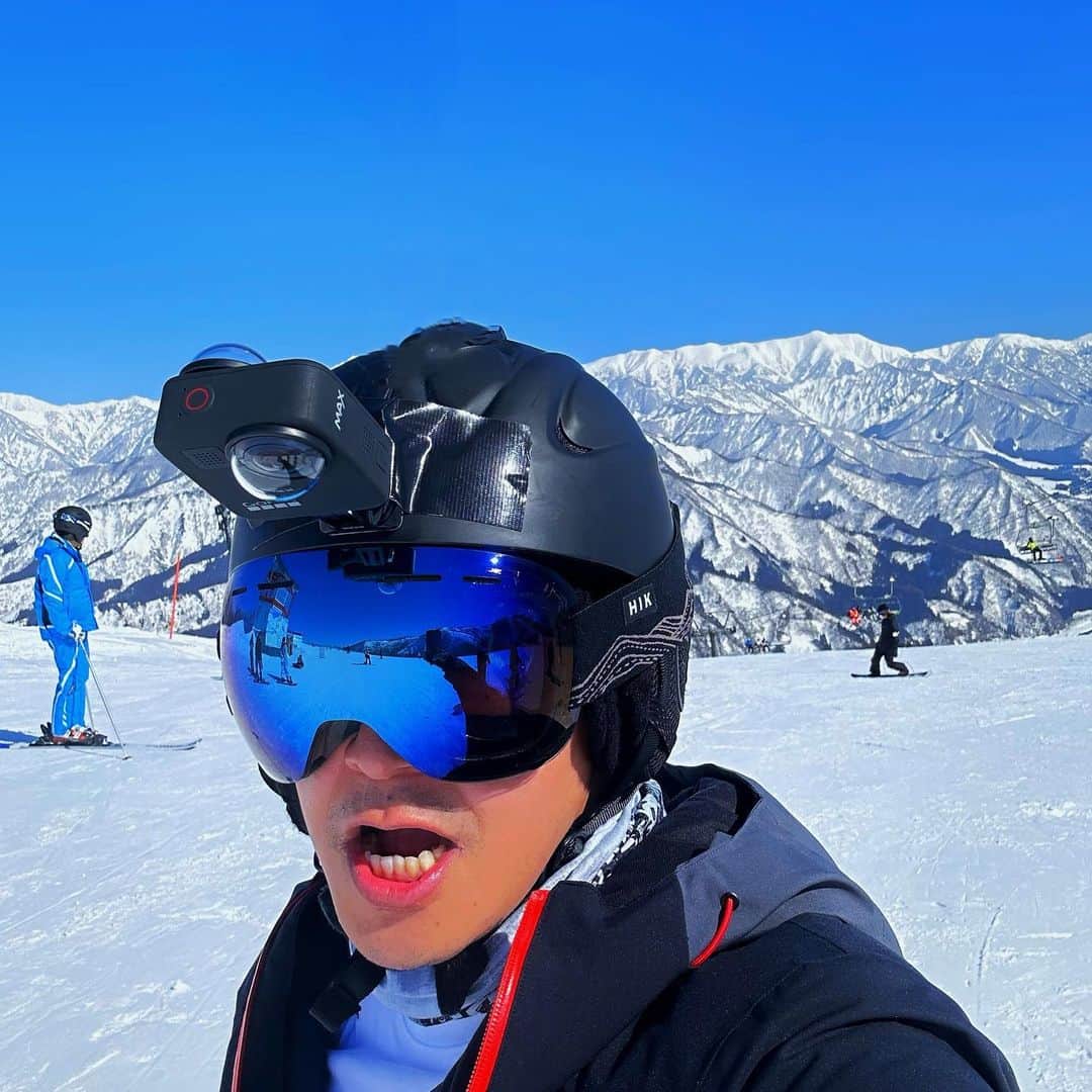 長田庄平のインスタグラム：「ちょっとYouTubeのおもしろ動画撮ってきました！ 今年分のロケ運を使い果たしたぐらいの晴天で最高のコンディションでした☀️  coming soonすーん！  #ウィンタースポーツ #ゲレンデ #リベンジ #GARA湯沢 #有吉の壁の時とは大違い」