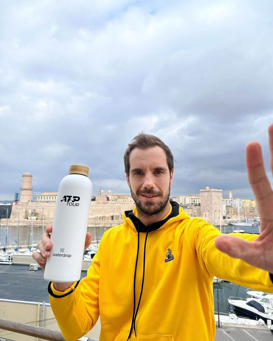 リシャール・ガスケのインスタグラム：「It’s  time to reduce single-use plastic in tennis 🎾 #paid @atptour 🤝 @waterdrop.sports」