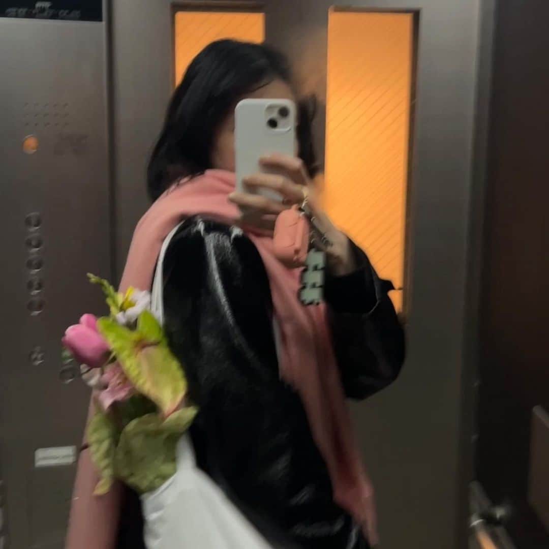 保坂美亜のインスタグラム：「エアコンつける時はそと😬❄️」