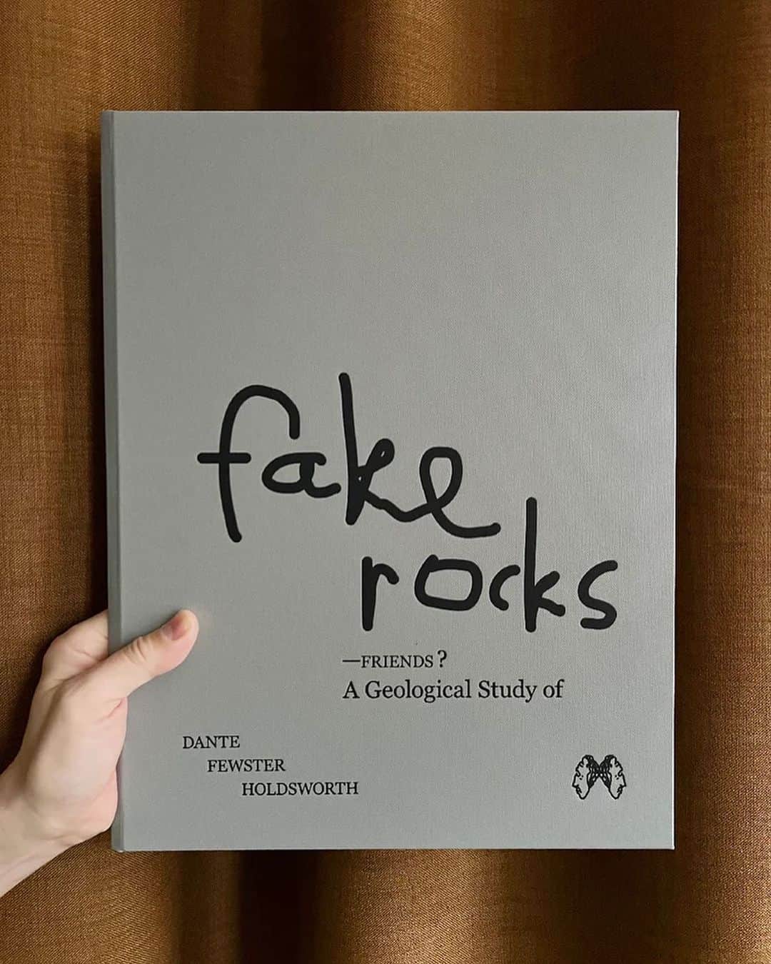 ピーターイェンセンのインスタグラム：「“Fake rocks- Friends? A Geological study of”, the 2nd publication in a triology by Dante Fewster Holdsworth @dante.fh.photo with text by Peter Jensen @yourstruly_by_peterjensen All pictures are taken in Georgia and Florida, USA. Published by @dent_de_leone designed by @kajsashus #abake #åbäke #fakerocks #friends printed by @newspaperclub bound by @wyvernbindery  *A rock n roll book launch on zoom coming up soon. A short film with @louisemieritzofficial reading the text coming soon」