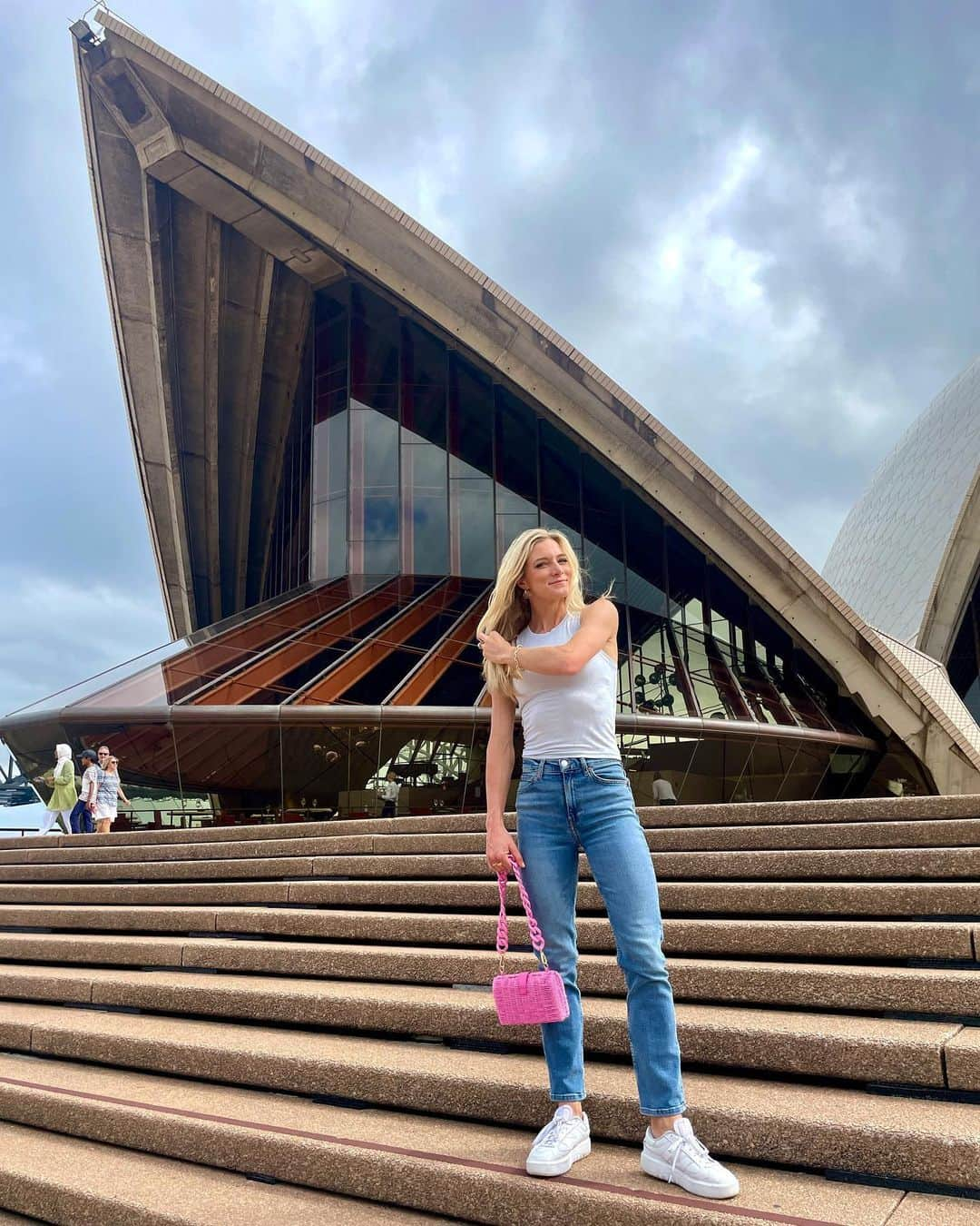 エマ・コバーンさんのインスタグラム写真 - (エマ・コバーンInstagram)「STRAYA 🇦🇺  . . . . #bondi #bondibeach #sydney #sydneyharbour #melbourne #bathurst #australia」2月28日 0時28分 - emmacoburn