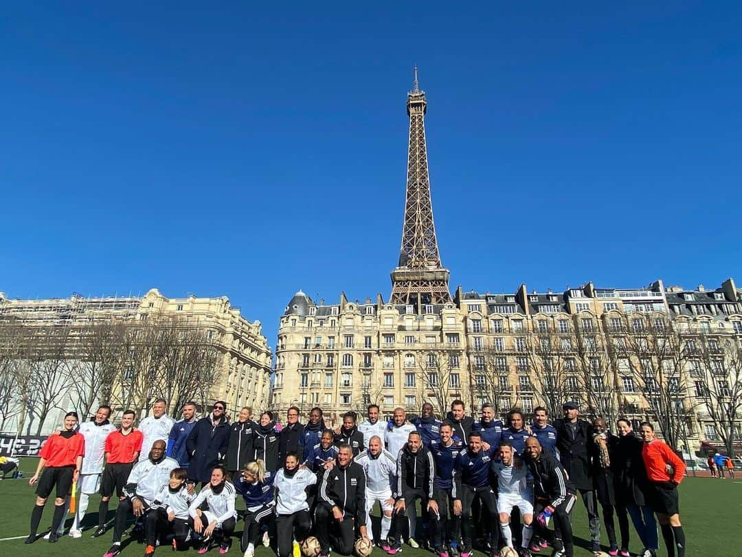 ヴェスレイ・スナイデルさんのインスタグラム写真 - (ヴェスレイ・スナイデルInstagram)「FIFA Legends game, with an amazing view!! @fifa」2月28日 0時35分 - wesleysneijder