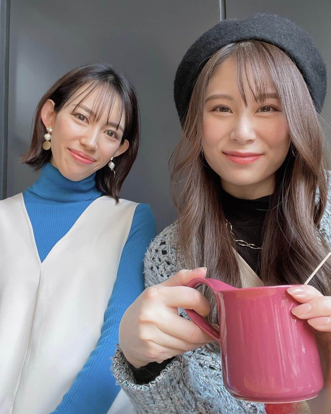 ゆりあさんのインスタグラム写真 - (ゆりあInstagram)「ひさしぶりの由佳ちゃん☕️ 出会って5年とか？だけど 会話の内容が大人になりました笑 なんだかおそろコーデでした♡  .  .  #双子コーデ #おそろいコーデ #たまたま #おそろい #bundoza #ブンドーザ #squarehotelginza #squarehotel #ザスクエアホテル銀座 #銀座カフェ #東京カフェ #東京カフェ巡り #銀座カフェ巡り #抹茶ラテ」2月27日 15時58分 - yuria___u