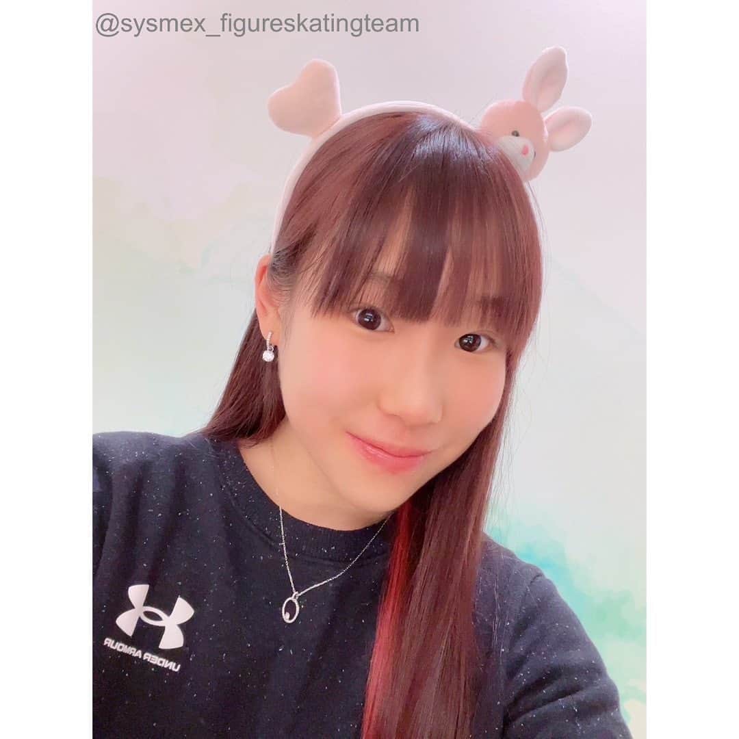 のインスタグラム：「⁡ ⁡ 三原舞依選手からメッセージが届きました💌 ⁡ ***** ⁡ アンダーアーマーさんとのコラボバナーが3月1日から下記のWeb SHOPにて発売されます。 http://studio21.shop8.makeshop.jp/shopbrand/ct197 よろしくお願い致します🥹🫶  ファンの方からいただいたうさぎさんカチューシャです🐇 どこまでも飛べそうです😳  三原舞依   #maimihara #三原舞依  @underarmourjp  #アンダーアーマー  #アンダーアーマー三原舞依バナー」