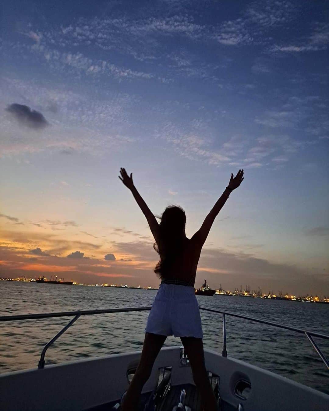 小林明実さんのインスタグラム写真 - (小林明実Instagram)「memory silhouette💖✨  #singapore  #cruise」2月27日 16時35分 - akemi.1177